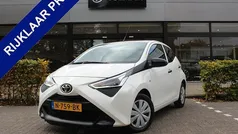 Wit Gebruikt 2021 Toyota Aygo Hatchback | € 10.950 (Eerlijke prijs)