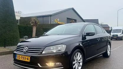 Zwart Occasion 2011 VW Passat Highline Sedan | € 4.999 (Eerlijke prijs)