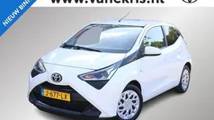 Gebruikt 2020 Toyota Aygo X-play Hatchback | € 11.885 (Eerlijke prijs)
