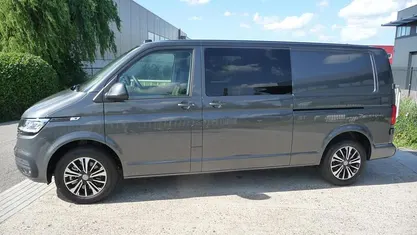 Occasion VW Transporter Highline 204 PK (150 kW) 2024 Grijs Van