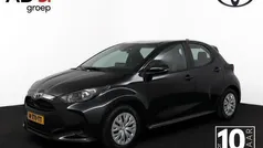 Zwart Gebruikt 2022 Toyota Yaris Active Hatchback | € 21.950 (Eerlijke prijs)