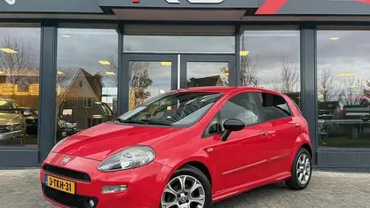 Rood Gebruikt 2014 Fiat Punto Evo Lounge Hatchback | € 3.650 (Goede deal)