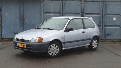 Grijs Gebruikt 1997 Toyota Starlet XLi Hatchback | € 2.250 (Eerlijke prijs)
