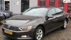 Bruin Gebruikt 2016 VW Passat Trendline Sedan | € 9.750 (Eerlijke prijs)