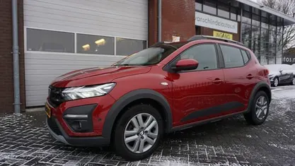 Rood Gebruikt 2021 Dacia Sandero Comfort Hatchback | € 12.945 (Eerlijke prijs)