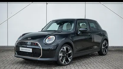 Zwart Gebruikt 2024 Mini Cooper S Favoured Hatchback | € 39.950 (Eerlijke prijs)