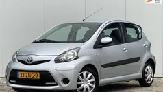 Grijs Gebruikt 2013 Toyota Aygo Hatchback | € 7.400 (Eerlijke prijs)