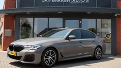 Grijs Gebruikt 2021 BMW 520 M Sport Sedan | € 39.750 (Eerlijke prijs)