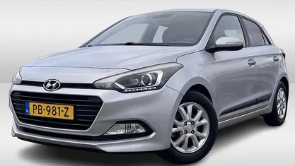 Grijs (metallic) Gebruikt 2017 Hyundai i20 GO! Hatchback | € 11.425 (Eerlijke prijs)