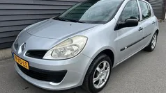 Grijs Gebruikt 2007 Renault Clio II Authentique Hatchback | € 2.245 (Eerlijke prijs)