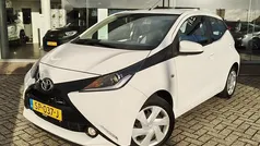 Wit Gebruikt 2018 Toyota Aygo X-play Hatchback | € 7.395 (Eerlijke prijs)