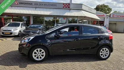 Zwart Gebruikt 2014 Kia Rio Comfort Hatchback | € 7.950 (Eerlijke prijs)