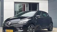 Zwart Gebruikt 2017 Renault Clio IV LIMITED Hatchback | € 11.040 (Eerlijke prijs)