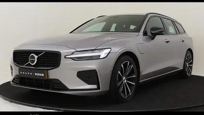 Grijs Gebruikt 2025 Volvo V60 Plus Stationwagen | € 43.890 (Eerlijke prijs)