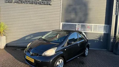 Occasion Toyota Aygo Cool 68 PK (50 kW) 2010 Zwart (metallic) Hatchback
