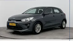Grijs, metallic lak Gebruikt 2021 Kia Rio Hatchback | € 14.400 (Eerlijke prijs)