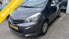 Grijs, metallic lak Gebruikt 2012 Toyota Yaris Hatchback | € 5.950 (Eerlijke prijs)
