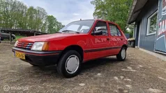 Rood Gebruikt 1991 Peugeot 205 Hatchback | € 1.699