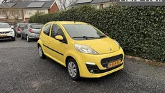Geel Gebruikt 2013 Peugeot 107 Active Hatchback | € 2.745 (Eerlijke prijs)