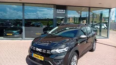 Zwart Gebruikt 2023 Dacia Sandero Expression Hatchback | € 17.950 (Goede deal)