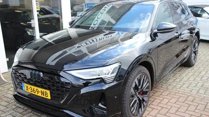 Zwart Gebruikt 2024 Audi Q8 e-tron Advanced SUV | € 60.950 (Super prijs)