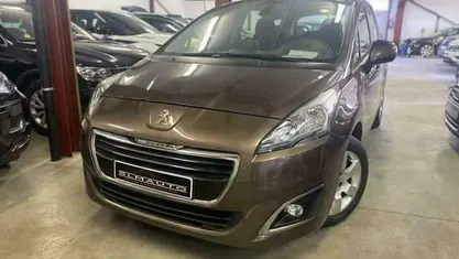 Bruin Gebruikt 2014 Peugeot 5008 MPV | € 7.850 (Eerlijke prijs)