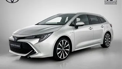 Zilver metallic Gebruikt 2020 Toyota Corolla Executive Stationwagen | € 24.945 (Eerlijke prijs)