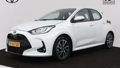 Wit parelmoer Gebruikt 2022 Toyota Yaris Hatchback | € 21.945 (Eerlijke prijs)