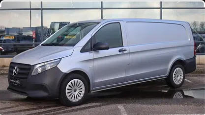 Grijs (metallic) Occasion 2024 Mercedes Vito Van | € 39.445 (Super prijs)