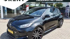 Zwart Gebruikt 2022 Toyota Yaris Premium Hatchback | € 24.995 (Eerlijke prijs)