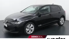 Zwart, metallic lak Gebruikt 2025 VW Golf VIII Edition Hatchback | € 35.840 (Eerlijke prijs)
