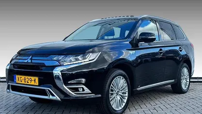 Zwart Occasion 2019 Mitsubishi Outlander P-HEV Intense+ SUV | € 22.495 (Eerlijke prijs)