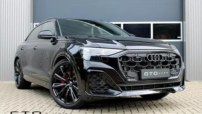 Zwart, metallic lak Occasion 2025 Audi Q8 Competition SUV | € 119.950 (Eerlijke prijs)