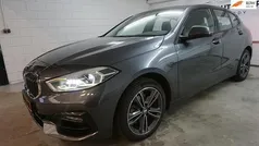 Grijs (metallic) Gebruikt 2019 BMW 118 Executive Hatchback | € 18.950 (Eerlijke prijs)