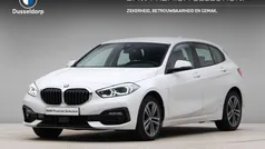 Wit Gebruikt 2021 BMW 118 Sport Line Hatchback | € 23.450 (Eerlijke prijs)