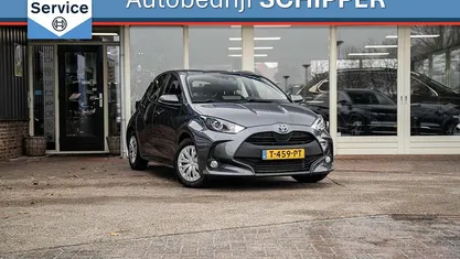 Grijs Occasion 2023 Toyota Yaris Hybrid Active Hatchback | € 22.950 (Eerlijke prijs)