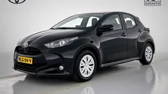 Zwart Gebruikt 2024 Toyota Yaris Hybrid Active Hatchback | € 23.445 (Eerlijke prijs)