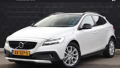 Occasion Volvo V40 154 PK (113 kW) 2019 Wit (metallic) Hatchback