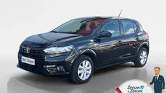 Zwart Gebruikt 2023 Dacia Sandero Comfort Hatchback | € 15.745 (Eerlijke prijs)