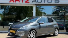 Grijs, metallic lak Gebruikt 2014 Peugeot 208 Style Hatchback | € 8.900 (Eerlijke prijs)