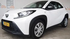 Wit Gebruikt 2022 Toyota Aygo Play Hatchback | € 14.945 (Eerlijke prijs)