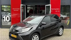 Zwart Gebruikt 2022 Toyota Aygo Hatchback | € 18.400 (Eerlijke prijs)