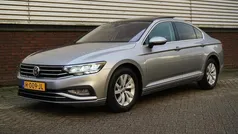 Grijs, metallic lak Gebruikt 2020 VW Passat Sedan | € 19.950 (Goede deal)