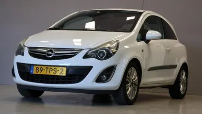 Wit Gebruikt 2012 Opel Corsa Cosmo Hatchback | € 3.245 (Eerlijke prijs)