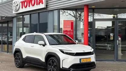 Nieuw Toyota Urban Cruiser Executive 127 kW (174 PK) 2026 Wit SUV