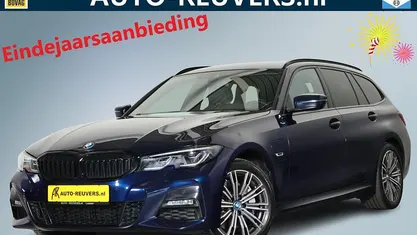 Blauw (metallic) Gebruikt 2022 BMW 330e M Sport Stationwagen | € 33.900 (Goede deal)