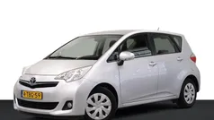 Grijs Gebruikt 2014 Toyota Verso-S MPV | € 9.950 (Goede deal)