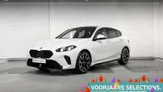 Alpineweiss (licht wit) Gebruikt 2024 BMW 120 M Sport Hatchback | € 42.900 (Super prijs)
