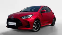 Rood Gebruikt 2023 Toyota Yaris Hybrid Hatchback | € 23.795 (Eerlijke prijs)