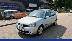 Grijs Gebruikt 2005 Renault Clio II Authentique Hatchback | € 1.495 (Goede deal)